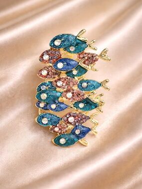 Colorful Fish Brooch – Sparkling Crystal Ocean-Inspired Pin
